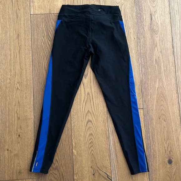 Lucy size small running tights - Picture 3 of 3